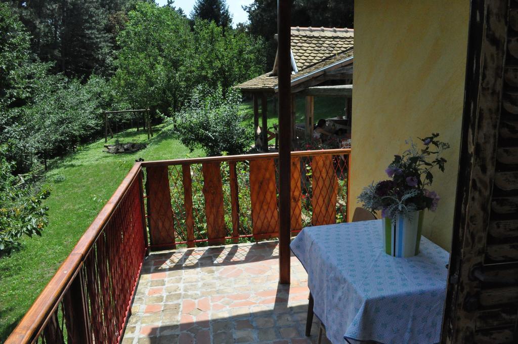 Apartments Borove Noci Vrdnik Habitación foto
